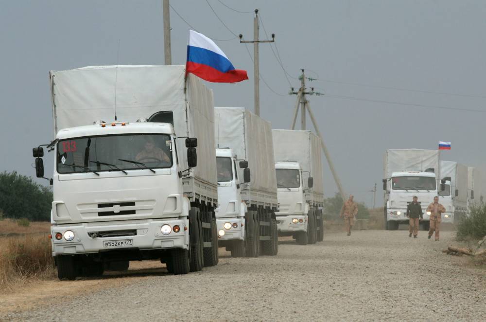 Жители Донбасса встречали первые российские гуманитарные конвои со слезами радости