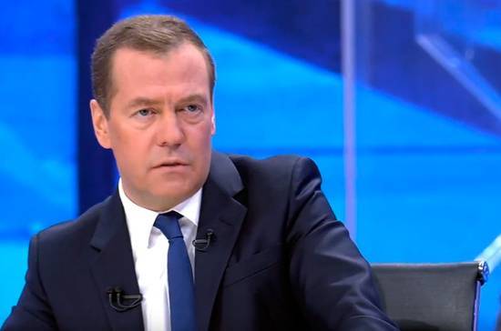 Медведев: Россия активно работает над сохранением биоресурсов Каспия