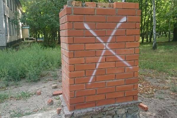 В Днепропетровской области неизвестные разбили «мемориал» в честь АТОшника