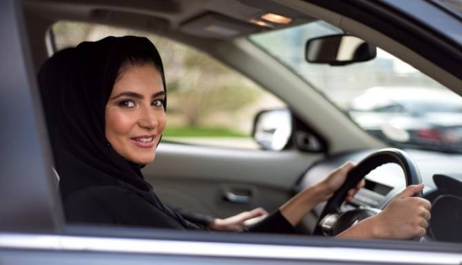 Авторынок Саудовской Аравии начал расти благодаря появлению женщин-водителей