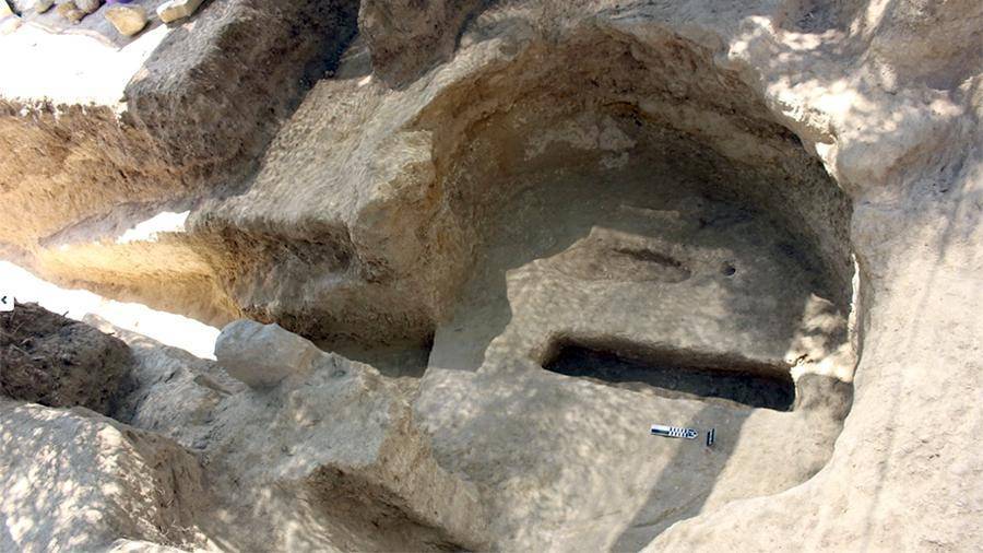 Археологи обнаружили две неразграбленные древнегреческие гробницы