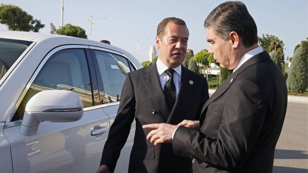 Президент Туркмении хочет купить всю линейку автомобилей Aurus