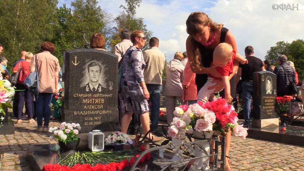 В России почтили память погибших на подводной лодке «Курск».