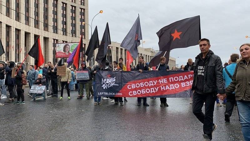 Свиридову не дали слово на митинге-концерте из-за цензуры и выступления звезд