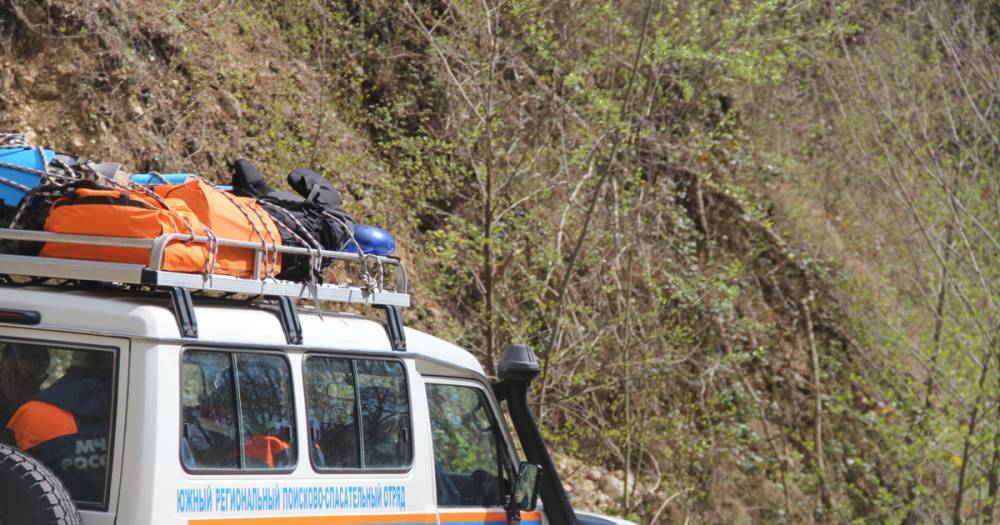 В горах Кубани турист упал в обрыв с 30-метровой скалы.