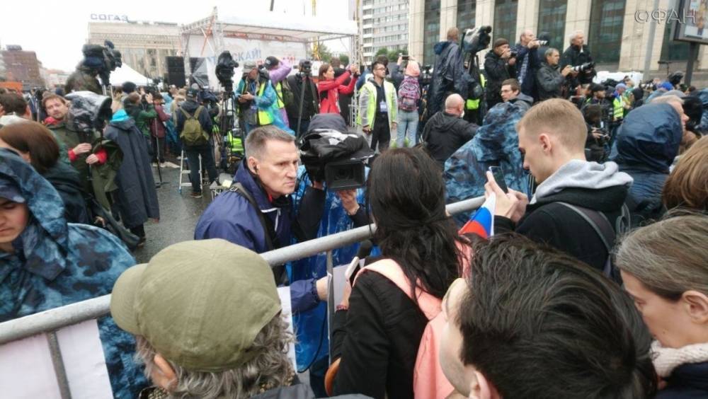 Андрей Морев - Власти Москвы не дали оппозиции провести очередное незаконное мероприятие - riafan.ru - Москва