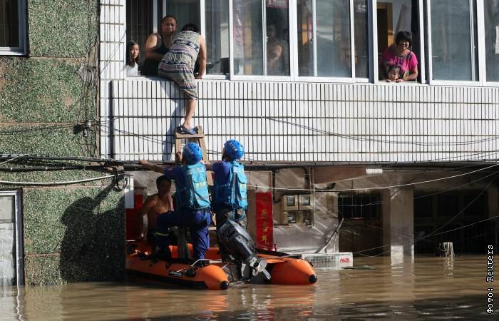 Число жертв тайфуна в Китае превысило 40 человек