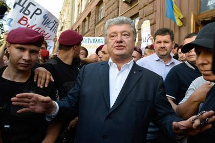 В Киеве хотели забросать яйцами Порошенко, но попали в журналистов