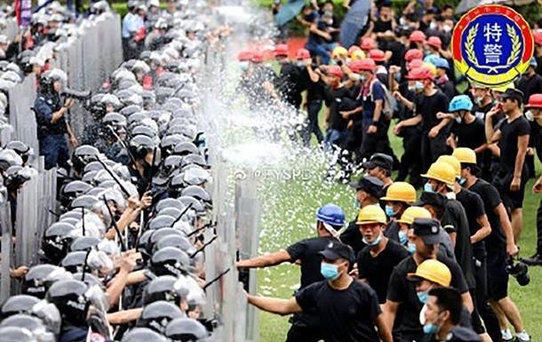 В МИДе рекомендовали украинцам не участвовать в протестах в Гонконге