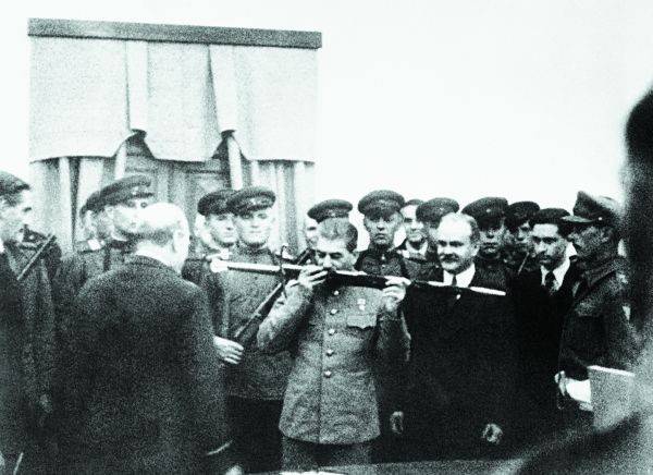 Сталинградский меч: что Черчилль подарил Сталину | Русская семерка