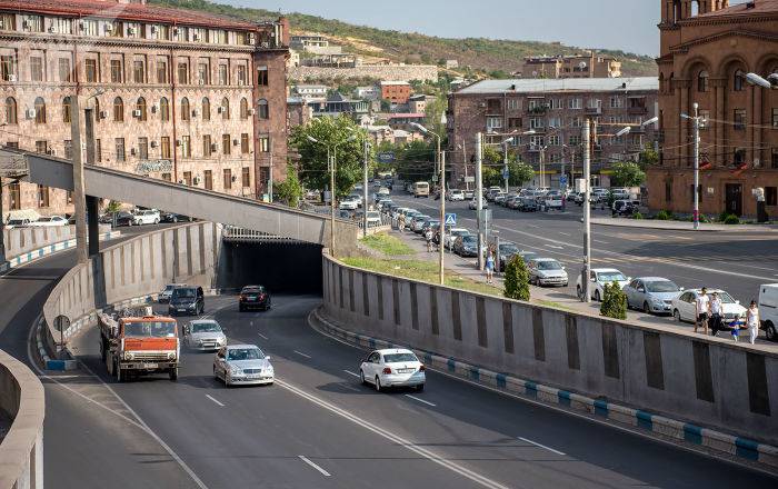 В Ереване водитель автомобиля Opel сбил девушку