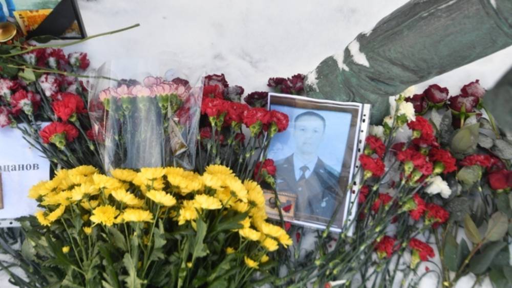 В Краснодаре поставили памятник погибшему в Сирии летчику-герою Роману Филипову
