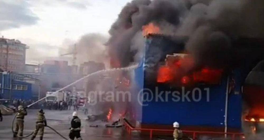 Пожарные локализовали возгорание на рынке в Красноярске