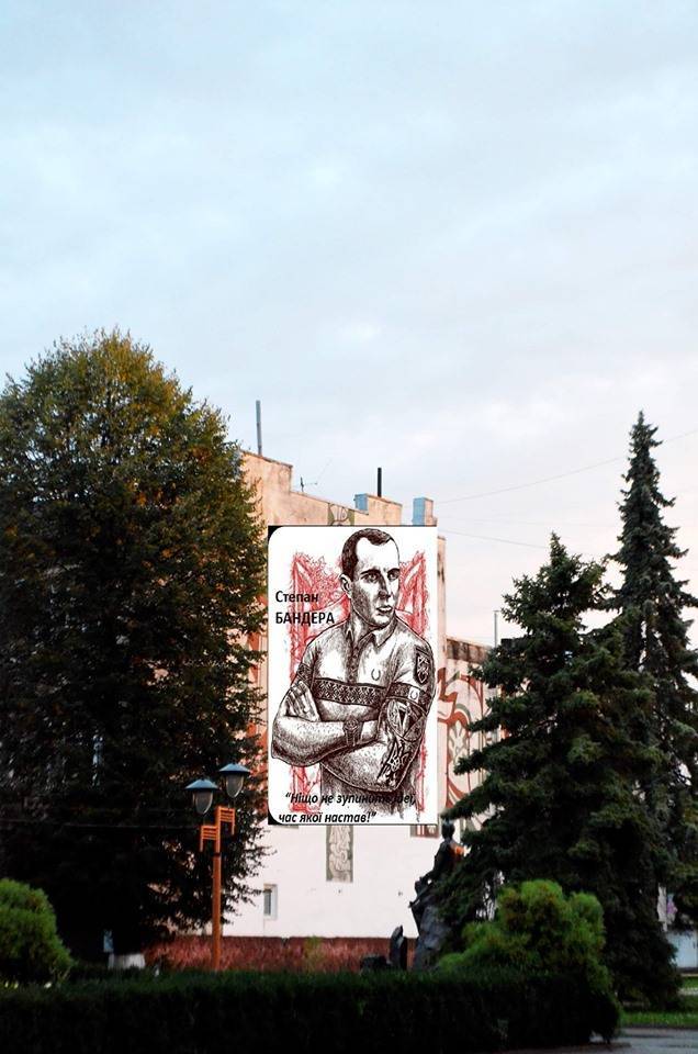 Модный Бандера появится на стене здания в Ивано-Франковской области вместо советского пано