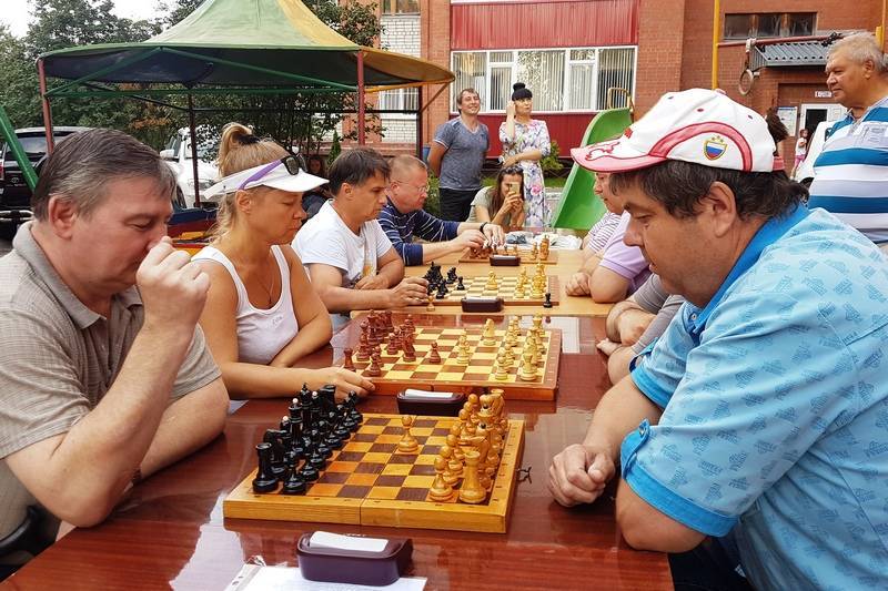 В Кургане провели шахматный матч между командой ТСЖ «Климова, 52» и сборной дворов