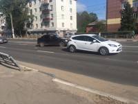 На видео попал момент ДТП с "Соболем", который протаранил иномарку и забор в Твери - ТИА - tvernews.ru - Тверь