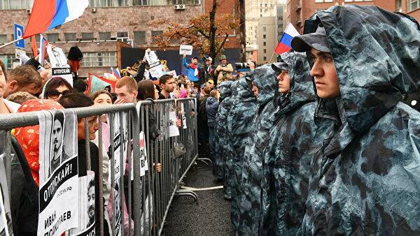 СК начнет проверку по заявлению активистки об избиении полицейским на митинге в Москве