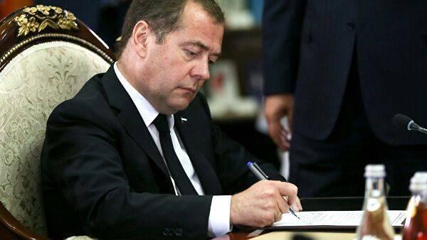 Медведев прибыл в Туркмению, где примет участие в Каспийском экономическом форуме