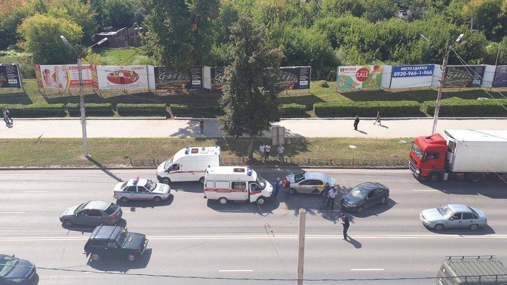 На Московском шоссе в Рязани произошло ДТП, на месте происшествия скорая помощь – РИА «7 новостей»