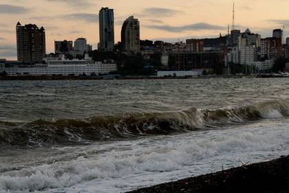 Штормовое предупреждение объявили в Приморье после супертайфуна в Китае