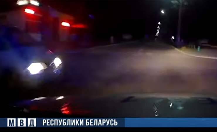 «Водитель Volkswagen не уступил дорогу». МВД выложило видеозапись момента аварии с автомобилем Департамента охраны в Осиповичах