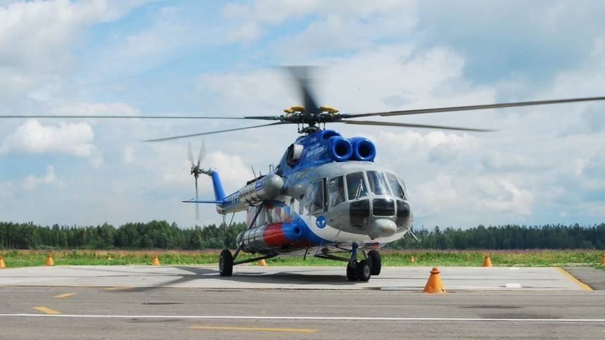 Вертолет Ми-8 с туристами на борту совершил жесткую посадку
