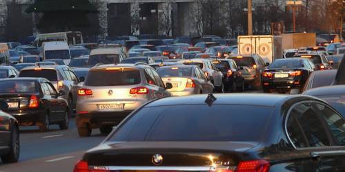 Власти предупредили о дорожном коллапсе в Москве :: Autonews