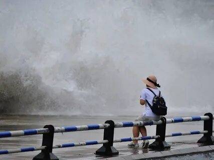 Мощный тайфун Кроса приближается к Японии — Происшествия, Новости Азии