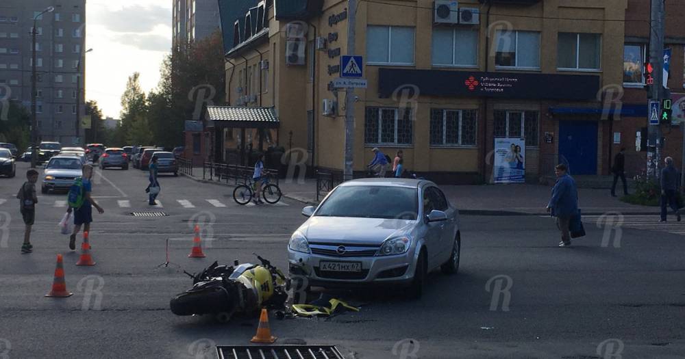 В Смоленске мотоциклиста сбил Opel