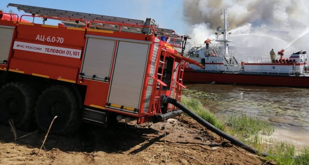 Площадь пожара на теплоходе под Нижним Новгородом возросла до 450 кв. м