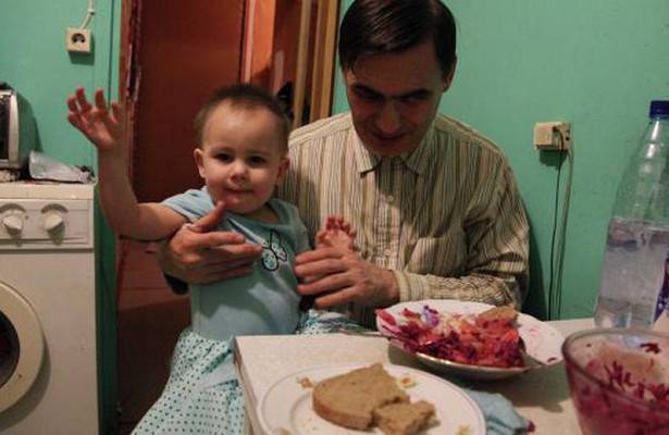 Дорогой в криминал? Миллионы детей-невидимок живут в России