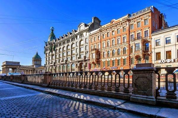 Эксперты: россияне из глубинки предпочитают Санкт-Петербург столице