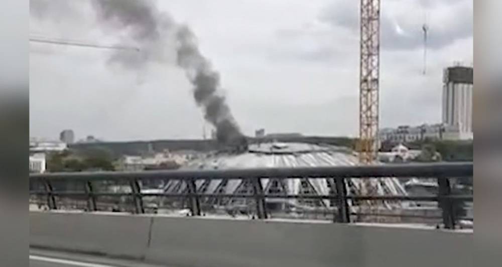 Очевидцы сообщили о пожаре в районе "Лужников"