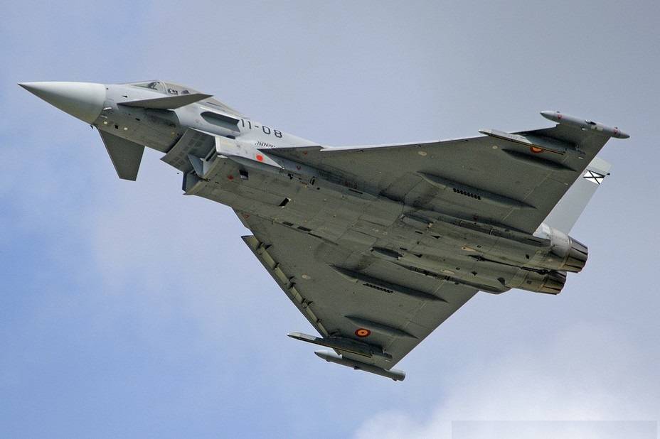 Возле Великобритании вновь перехватили российские военные самолеты