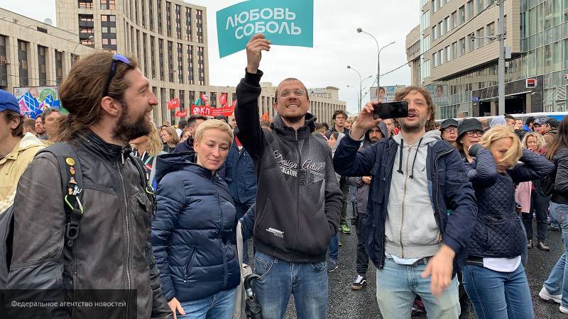 Глава комитета солдатских матерей негативно оценила беспорядочные митинги в центре Москвы