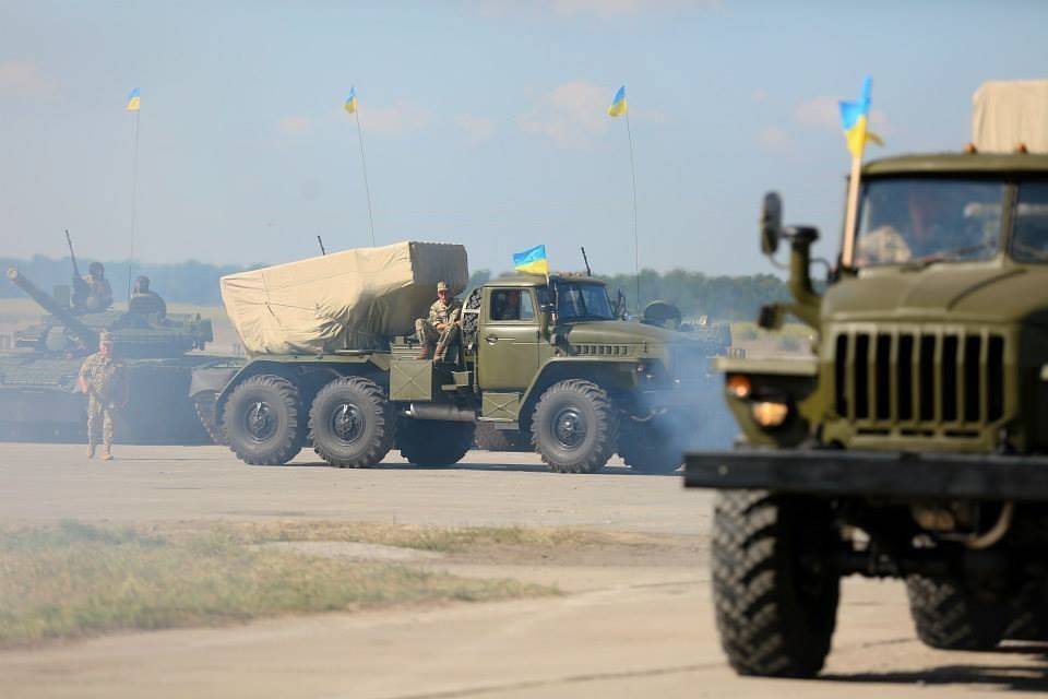 ВСУ перебросили к границам ЛНР бронетехнику, зенитные комплексы, минометы | Новороссия