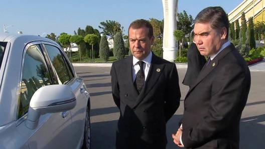 «Купим весь комплект»: Туркменистан заказал всю линейку автомобилей Aurus
