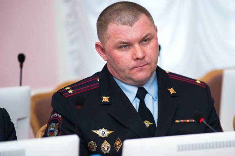Глава полиции Омска уволен за драку с машинистом метро в Москве