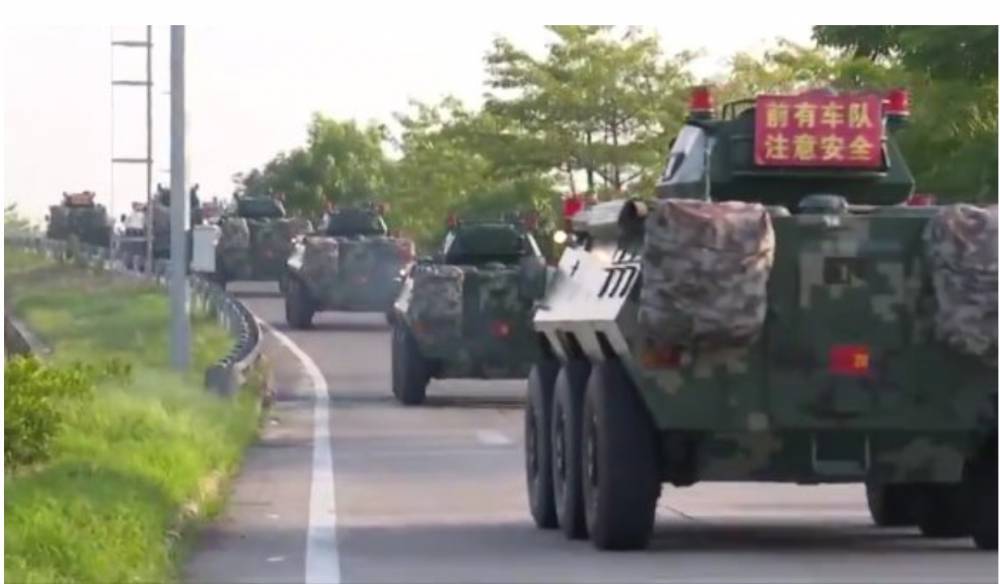 Китай стянул военную технику в пограничные с Гонконгом регионы