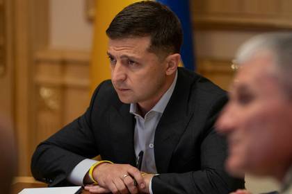 Зеленский уволил переговорщика по Донбассу после слов о гибели военных