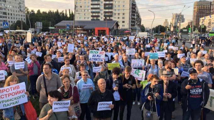 Петербуржцы вышли на&nbsp;митинг в защиту Муринского парка