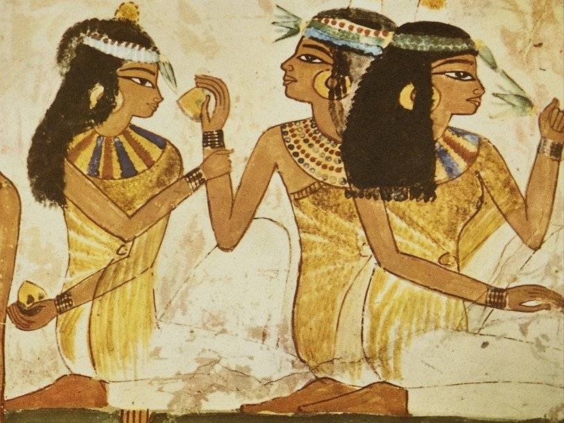 Древнеегипетские парфюмеры добавляли в свою продукцию кардамон и корицу