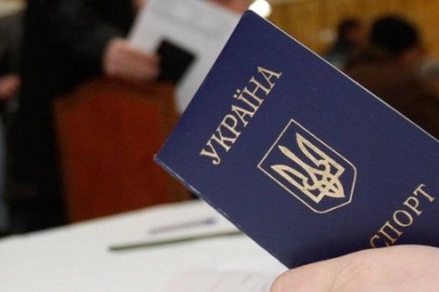 Зеленский упростил получение гражданства для «ущемляемых» россиян и иностранных «защитников» Украины