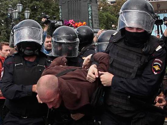 В Кремле заговорили о судах, комментируя действия полиции на митингах