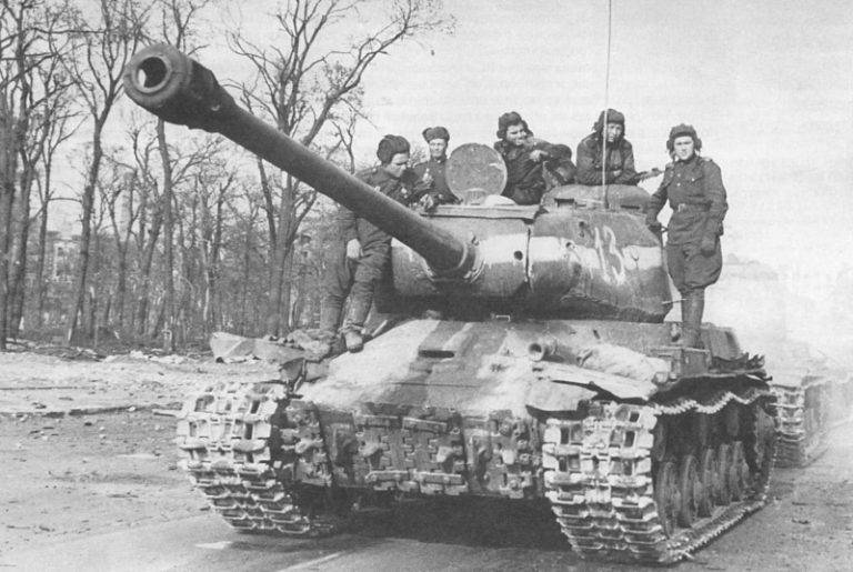 ИС-2: как советский супертанк уничтожал «Тигров» и «Пантер» | Русская семерка