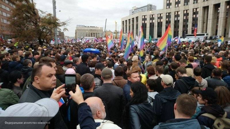 Провокаторы на митингах пытаются дискредитировать избирательную систему, считает Захаров
