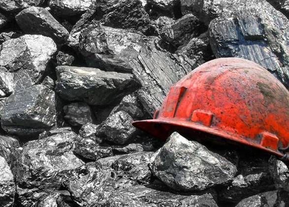 На Донбассе снова бастуют шахтеры – выбивают долги по зарплате