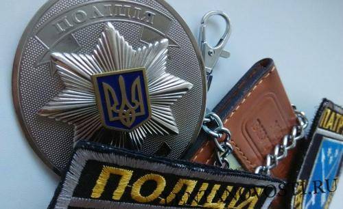 В Харькове полицейский избил пенсионера в трамвае
