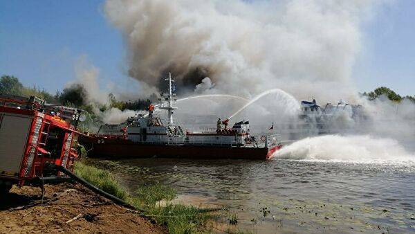 В Нижегородской области загорелся трехпалубный теплоход «Святая Русь» — Информационное Агентство "365 дней"