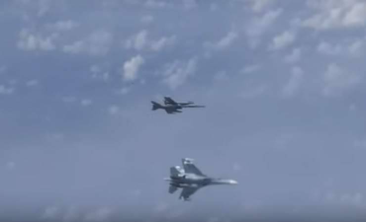 Истребитель НАТО попытался приблизиться к самолету главы российского Минобороны